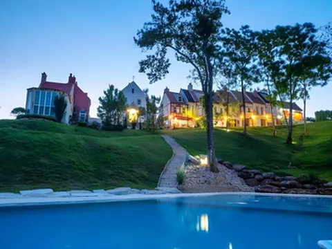 รูปภาพของลา ภูริเณ่ เขาใหญ่