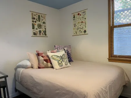 3 bed / 1 bath house in Prime Berkeley Location