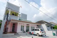 RedDoorz Near Rita Supermall Purwokerto 2 Các khách sạn ở Purwokerto