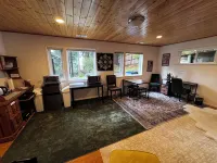 Humboldt Haven: Gorgeous Home for 10 w Gardens, Firepits, Forest & Bay Views