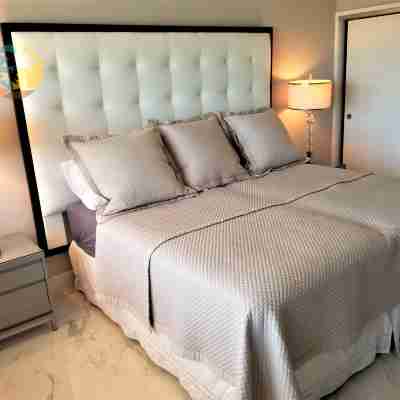 Royal Penthouse Panoramic Views of Beach-Pools - 1701 Rooms