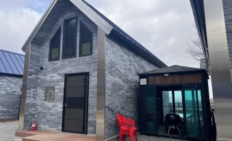 Anseong Yongseol Lake Tourist Farm