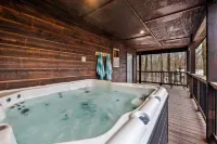 LOCATION!! Rustic/Modern Retreat~Huge Trees~Covered Deck~Hot Tub~Fire Pit~Arcade