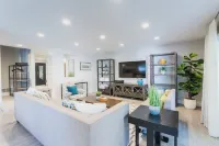 Ground Floor Oasis with Backyard