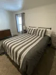 Super Clean, Cozy 3 Bedroom 2 Bath, Sleeps 6 close to Hereth Park