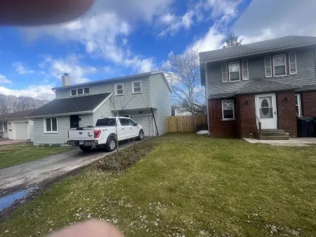 Haven Breeze - Dazzling home near Lake Ontario, beach & relaxing walking trails Отели в г. Айрондеквойт