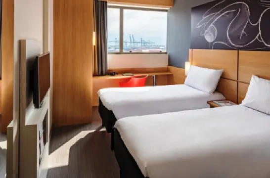 Ibis Santos Valongo Hotels near Tock Fashion