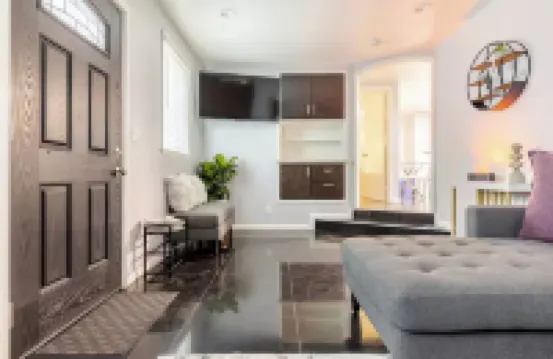 Victorian Retreat 2Bed/1Bath, Parking, Game Room