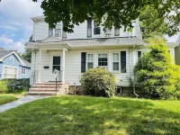 Gorgeous Home in Waltham quiet, family-friendly neighborhood, 2 free parking! - Wifi
