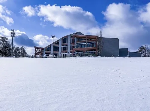 Bella Vista Chalet Poconos -Four Season Resort/Lake/Pool/Ski/Horseback-riding Hotels in Lackawaxen Township