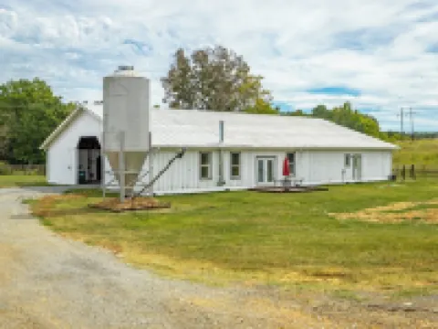 Unique barndominium with lots of space near Chattanooga Hotels in Walker County