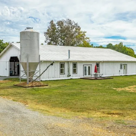 Unique barndominium with lots of space near Chattanooga