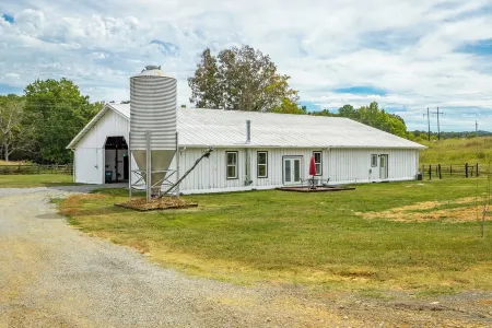 Unique barndominium with lots of space near Chattanooga