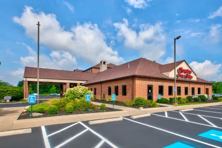 Hampton Inn & Suites Cleveland-Airport/Middleburg Heights Отели в г. Берея