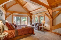 Snowgrass Lodge - Luxury timber lodge, riverfront, mountain views, hot tub