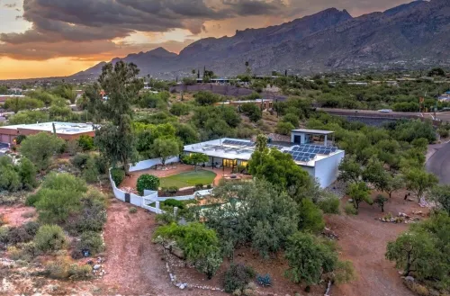Luxury Upscale Modern home located  in the Catalina Foothills. Sleeps 16