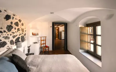 Santorini Vista Legacy Retreat - Live the history, wake to the view! Hotels in Pyrgos Kallistis