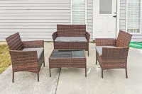 4BR Near Airport - King Bed, Beauty Bar, & Parking