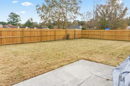 4BR Near Airport - King Bed, Beauty Bar, & Parking