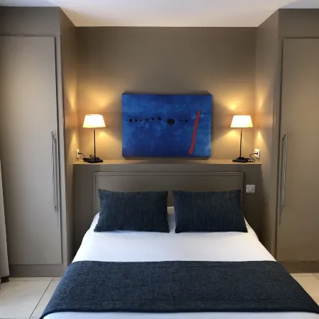 Hotel Spa Cassis – Heated Pool & Parking
