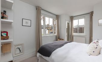 Joivy Stylish 2-Bed Flat w/ Terrace Near Battersea Park - Housity