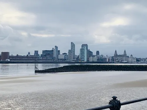 Lovely 2-Bed Apartment in Wallasey, Sleeps 4 Hotels in Wallasey