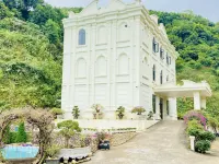 Co Lau Village Hotels near Hoa lu
