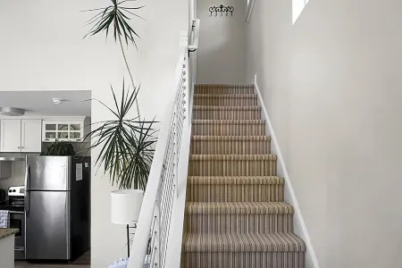 Charming cottage! Central to beach & downtown