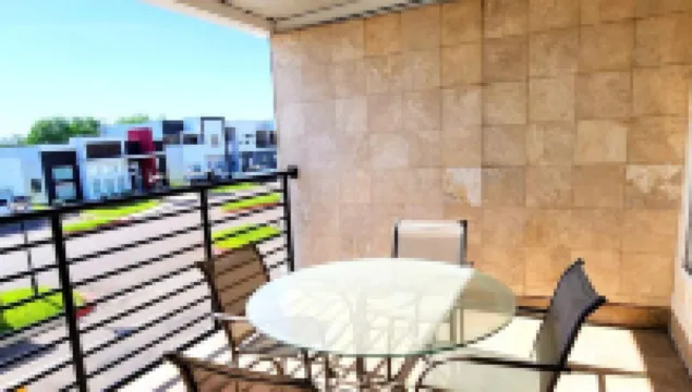 Stylish Condo w/ Pool, Near Everything