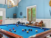 Poconos Escape w Game Room Poker Loft Fire Pit Spacious Deck Hotels in Tunkhannock Township