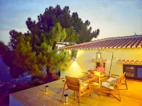 2 Bed Villa - Sleeps 4 - Hot Tub - Parking