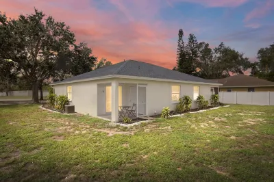 Relaxing 2Br Florida Home Close to Beach Hotel di Osprey