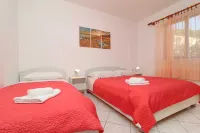 Seafront Apartments Anthony Hotels in Pasadur
