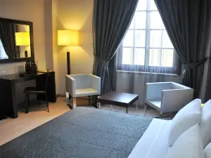 Monarc Hotel