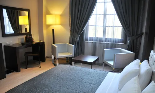 Monarc Hotel