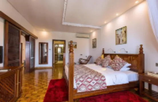 Travellers Beach Hotel & Spa