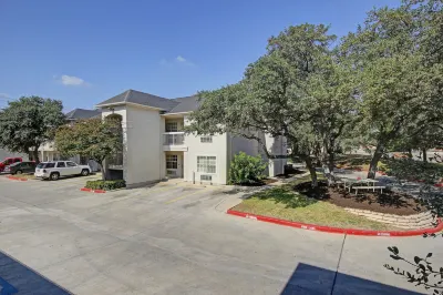 Studio 6 Extended Stay - San Antonio, TX - Six Flags Hotels in San Antonio