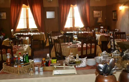 Kestell Hotel & Guesthouse Отели в г. Qwa-Qwa