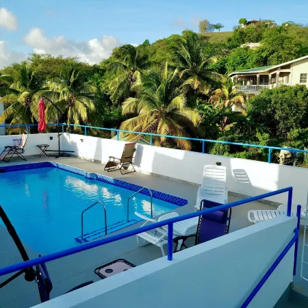 Blue Star Apartments & Hotel