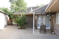 Caledon Overnight Rooms Отели в г. 