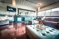 The Pub with Private Yard & Parking, Near the Falls & Casino by Niagara Hospitality