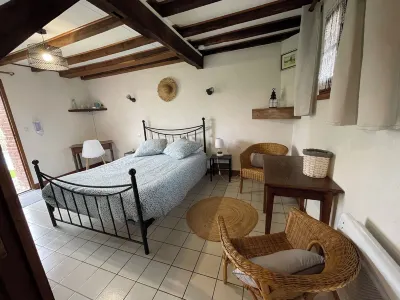 Maison d'hôtes Ourdeaux et gîte Chez Rouchon فنادق في Creuse