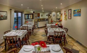 Room-Guest Lodge, Double Bed and Sofa be