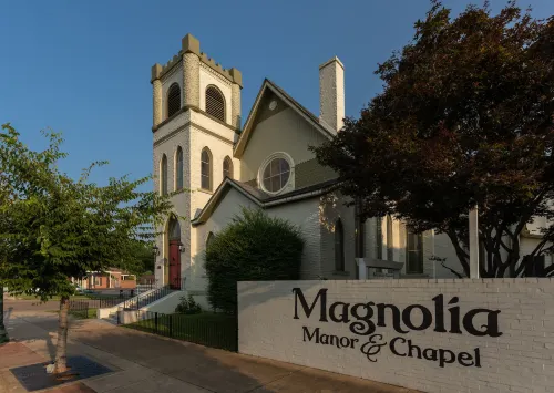 Magnolia Manor and Chapel Hotels in Humboldt