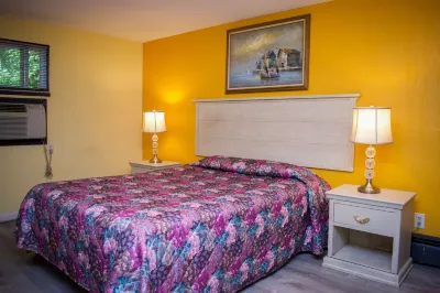 Travel Inn Hotel dekat Quonset Air Museum