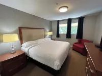 Hillside Inn - parking