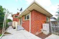 Exquisite 2Br Staycation Ringwood Hotels in Ringwood