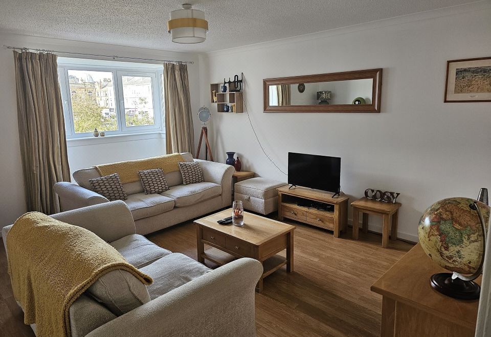 Snug - Colquhoun Square Apartment - Housity