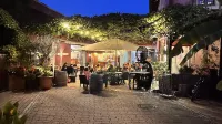 奧斯塔德曼茨旅館 Weingut Gebruder Andres附近的飯店