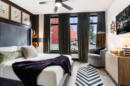 The Pelican by Hosteeva Отели рядом с достопримечательностью «Лонг Вью Хаус энд Гарденс»